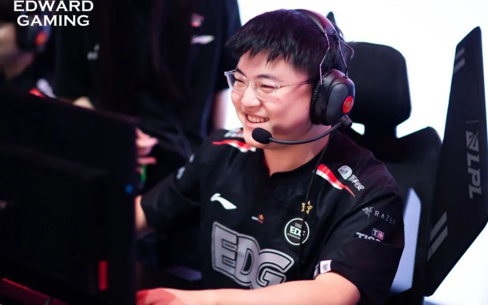 开云体育-Uzi在瑞士队比赛中大比分获胜，反败为胜引发热议！-开云体育