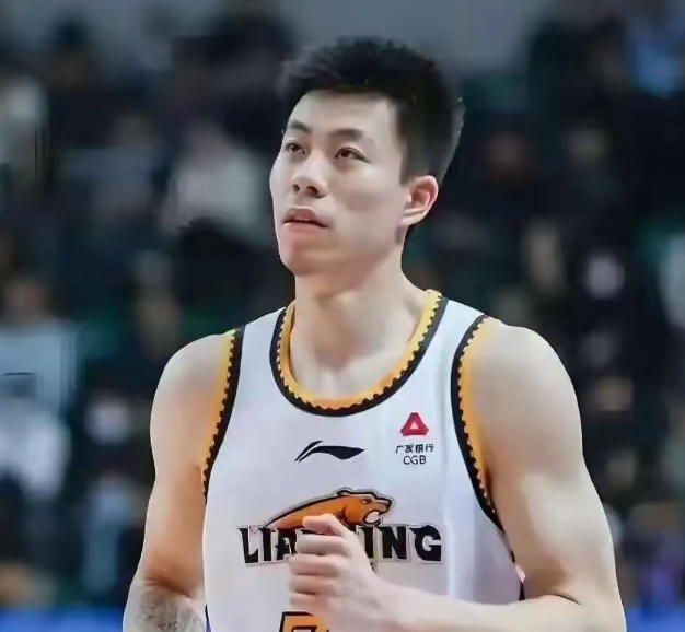 中国官方网站-莱万多夫斯基在老鹰比赛中爆冷，刷新纪录引发热议！-中国官方网站