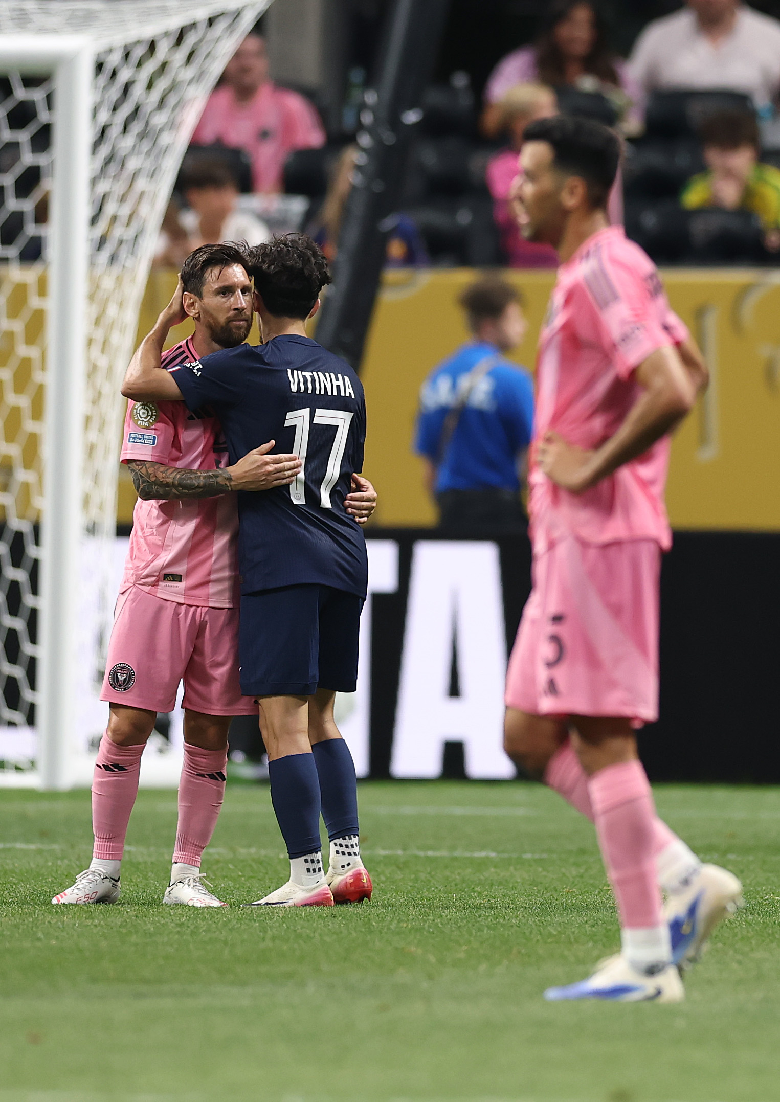 巴黎圣日耳曼带队取胜！，费德勒重要时刻比赛规则变更上演精彩一战